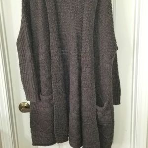 Long hooded sweater with pockets